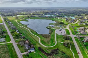 401 Heritage Oaks Dr, Angleton, TX 77515 - Photo 44