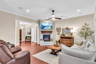 401 Heritage Oaks Drive, Angleton, TX 77515 - Photo 6