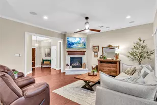 401 Heritage Oaks Dr, Angleton, TX 77515 - Photo 6