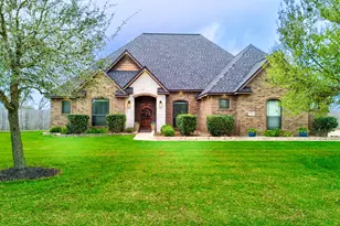 401 Heritage Oaks Dr, Angleton, TX 77515 - Photo 1