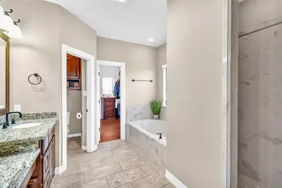 401 Heritage Oaks Drive, Angleton, TX 77515 - Photo 20