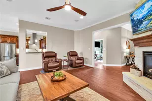 401 Heritage Oaks Dr, Angleton, TX 77515 - Photo 8