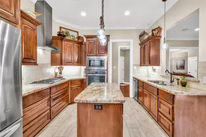 401 Heritage Oaks Drive, Angleton, TX 77515 - Photo 10