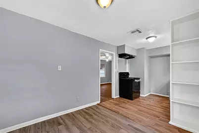 10106 Sierra Drive, Houston, TX 77051 - Photo 8