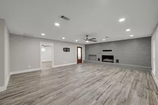 117 Broken Bough Ln, Conroe, TX 77304 - Photo 4