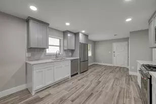 117 Broken Bough Ln, Conroe, TX 77304 - Photo 2