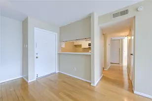 3055 Walnut Bend Ln, Houston, TX 77042 - Photo 4