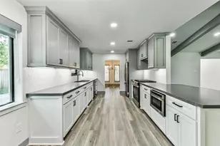 4102 Honey Oaks Dr, Taylor Lake Village, TX 77586 - Photo 6