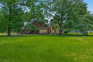219 Cardinal Dr, Liberty, TX 77575 - Photo 2
