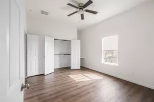 6413 N Ridgecrest Dr, Hitchcock, TX 77563 - Photo 16