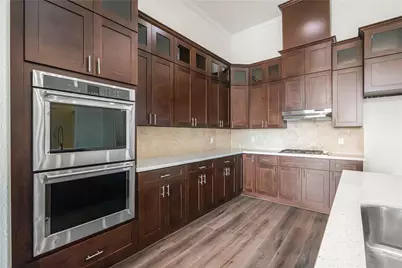 6413 N Ridgecrest Drive, Hitchcock, TX 77563 - Photo 10