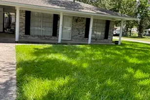 2002 Maple St, Liberty, TX 77575 - Photo 2