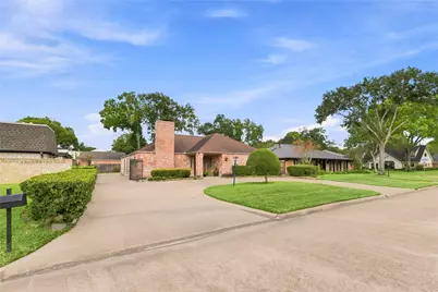 2907 Fairway Drive, Sugar Land, TX 77478 - Photo 6