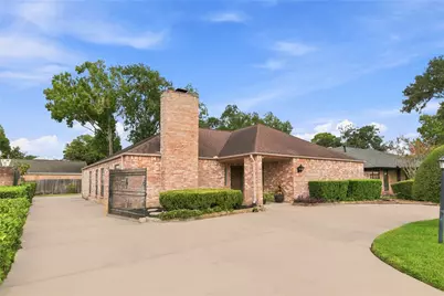 2907 Fairway Drive, Sugar Land, TX 77478 - Photo 2