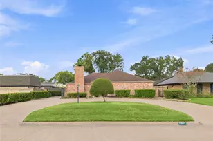 2907 Fairway Dr, Sugar Land, TX 77478 - Photo 4