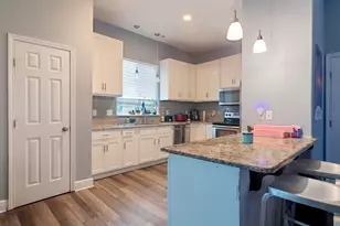 1421 20 1/2 St, Huntsville, TX 77340 - Photo 6