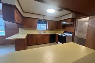 307 S Market St, Louise, TX 77455 - Photo 4