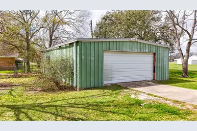 307 S Market Street, Louise, TX 77455 - Photo 34