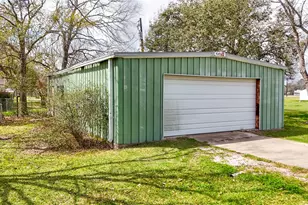 307 S Market St, Louise, TX 77455 - Photo 34