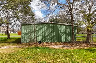 307 S Market St, Louise, TX 77455 - Photo 36