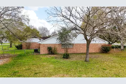 307 S Market Street, Louise, TX 77455 - Photo 28