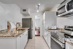 2121 Fountain View Dr, Houston, TX 77057 - Photo 8
