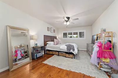 869 Wax Myrtle Lane #A, Houston, TX 77079 - Photo 18