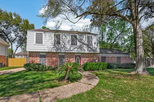 2239 Parkdale Dr, Houston, TX 77339 - Photo 2