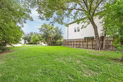 5357 Lampasas St, Houston, TX 77056 - Photo 4