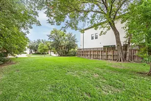 5357 Lampasas St, Houston, TX 77056 - Photo 4