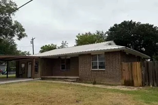 201 E Meadow St, Iredell, TX 76649 - Photo 2