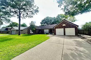 303 Desert Willow Ct, League City, TX 77573 - Photo 2