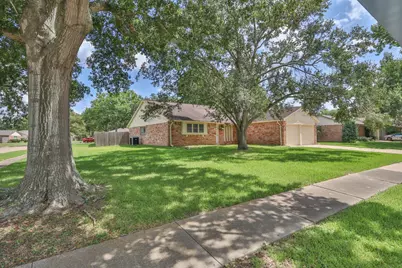501 Point Clear Drive, Friendswood, TX 77546 - Photo 2