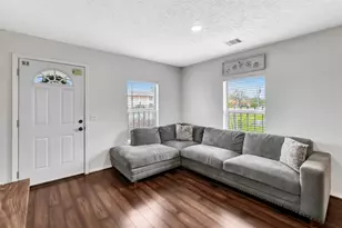 7714 Helmers St, Houston, TX 77022 - Photo 8