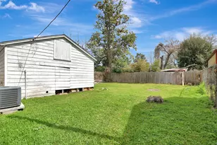 7714 Helmers St, Houston, TX 77022 - Photo 34