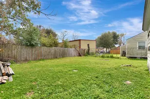 7714 Helmers St, Houston, TX 77022 - Photo 38
