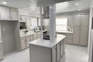 959 Festival Dr, Houston, TX 77062 - Photo 14