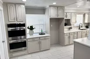 959 Festival Dr, Houston, TX 77062 - Photo 8