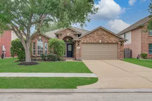2030 Creek Shore Ln, Pearland, TX 77581 - Photo 2