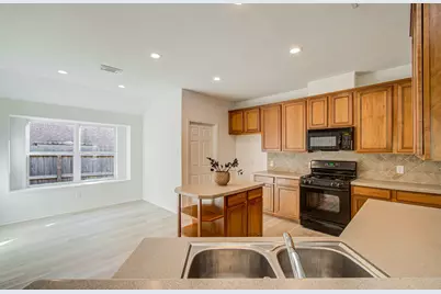 2030 Creek Shore Lane, Pearland, TX 77581 - Photo 16