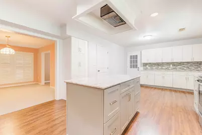 604 N Clear Creek Drive, Friendswood, TX 77546 - Photo 10