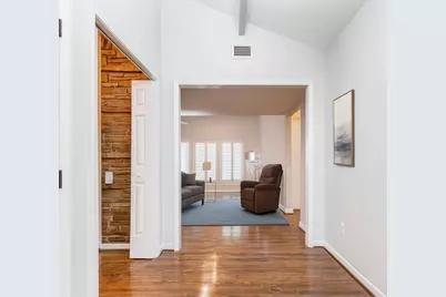 604 N Clear Creek Drive, Friendswood, TX 77546 - Photo 4