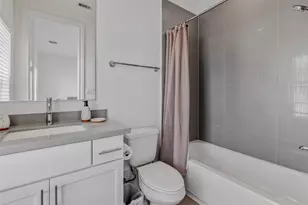 10943 Grove Tree Ln, Houston, TX 77043 - Photo 16