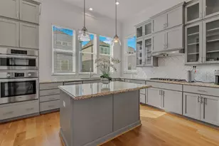 10943 Grove Tree Ln, Houston, TX 77043 - Photo 8