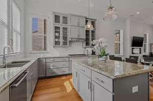 10943 Grove Tree Ln, Houston, TX 77043 - Photo 10