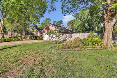 1014 N Rivershire Drive, Conroe, TX 77304 - Photo 4