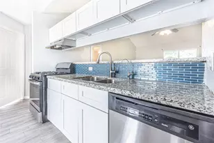 1010 Woodbridge Ave, Pearland, TX 77584 - Photo 10