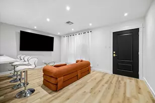 7402 Alabonson Rd, Houston, TX 77088 - Photo 6