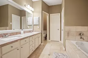 55 W Pipers Green St, The Woodlands, TX 77382 - Photo 18