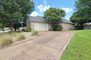 1121 Gabriel Ln, Fort Worth, TX 76116 - Photo 2